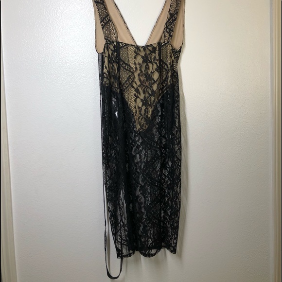 Pretty Little Thing Black/Tan Dress - Picture 5 of 8